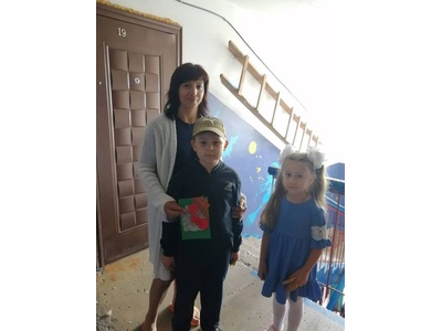 «Мы помним о прошлом». Открытка детям войны