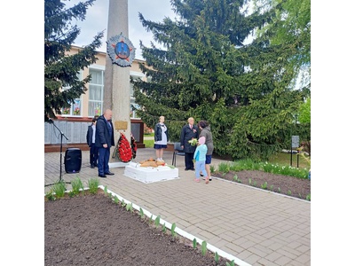 Митинг и возложение цветов к братским могилам «Стелла» и «Скорбящая мать»